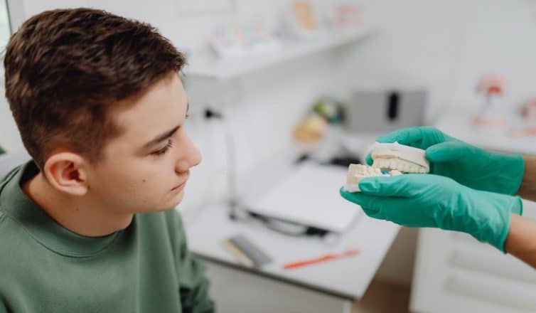 How to Deal with Discomfort from New Dentures