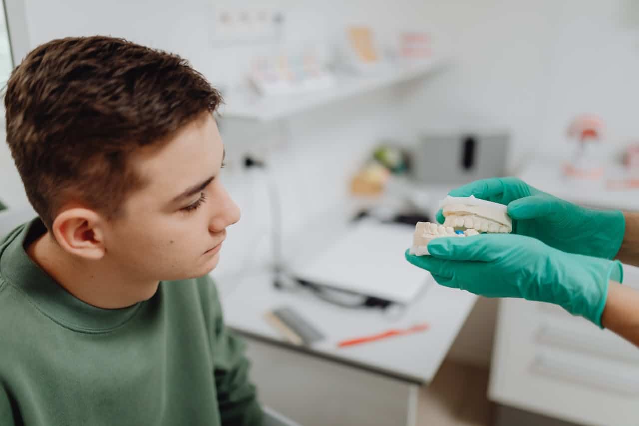 How to Deal with Discomfort from New Dentures